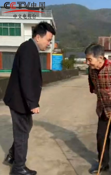 九岁女童手写感谢信 致谢村支书危难救亲恩